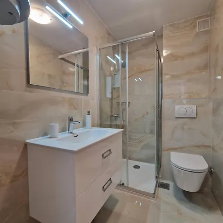 Aquarium 4* Baška